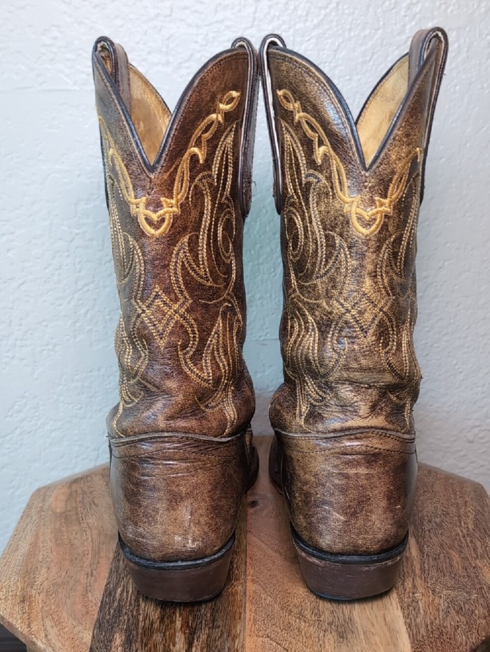 Tony Lama Classic Brown Embroidered Western Cowboy Boots - Picture 10 of 15